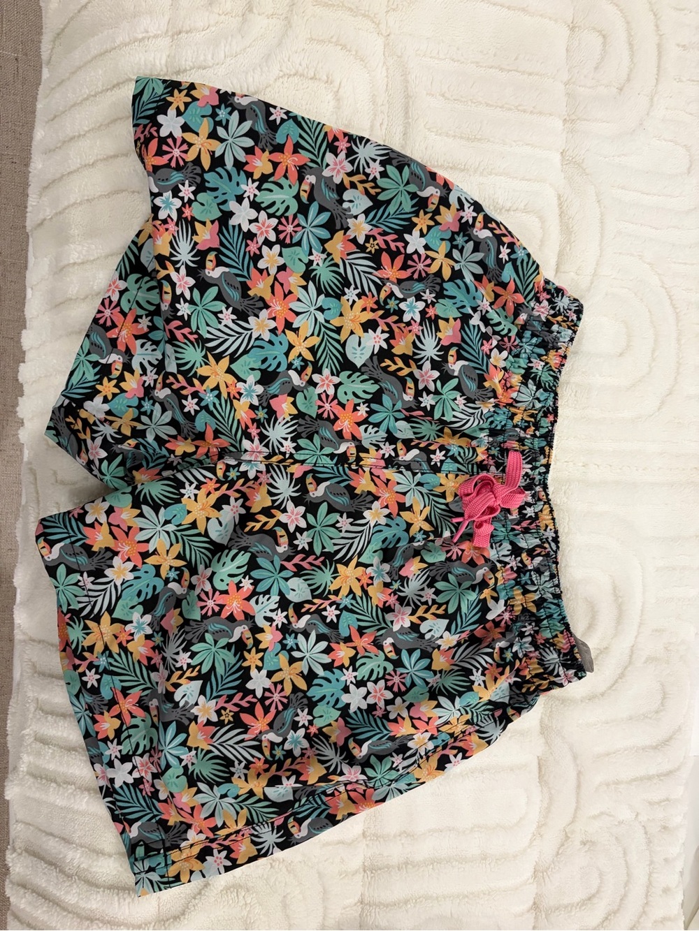 chubbies 5.5” Black Tropical Floral Swim Trunks with Coral Pink Drawstring